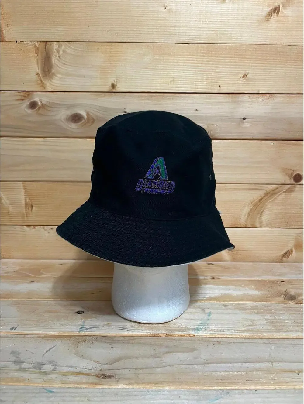 Vintage reversible embroidered Arizona Diamondbacks Bucket Hat